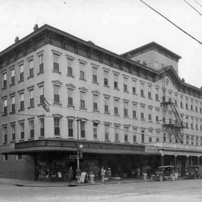 The Everett Hotel
