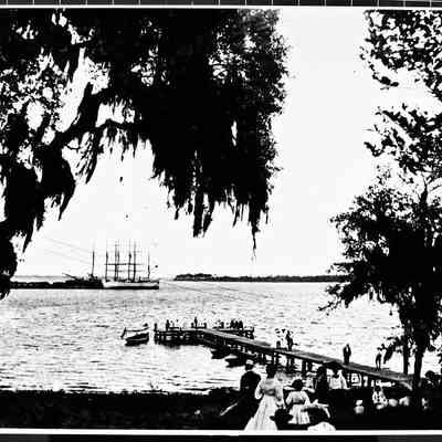 Phoenix Park with century-old oaks, the river and a dock