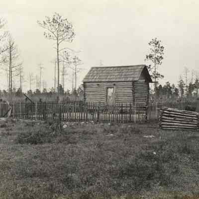 Log Cabin One half mile from intersection of Middleburg and Green Cove Spri