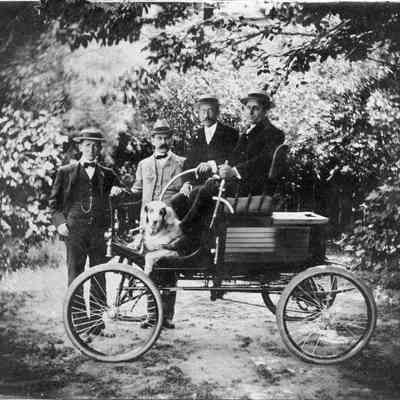 Newfangled Machines: 5-hp steam-powered Locomobile