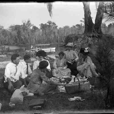 Picnic on Cedar Creek/GP1.2832