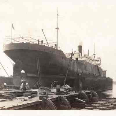 "Jomar" docked at Merrill-Stevens in 1922.