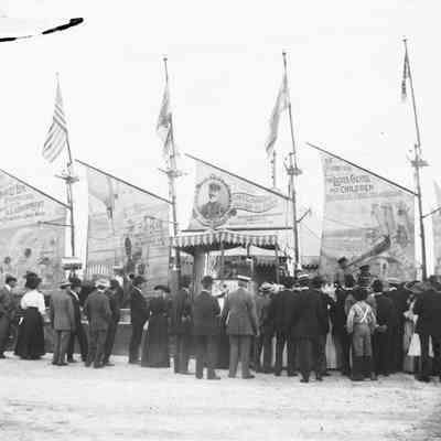 Dixieland Park: Capt. L. Sorgho's Great Deep Sea Divers attraction
