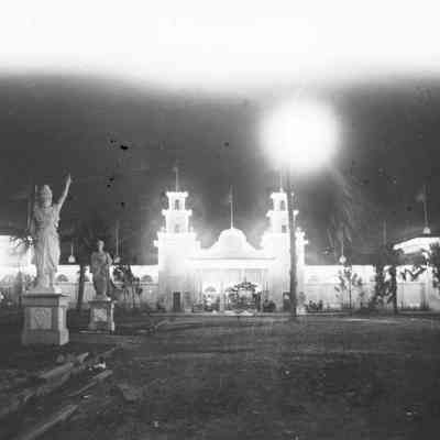 Welcome to Dixieland Park: lit at night by thousands of electric lights