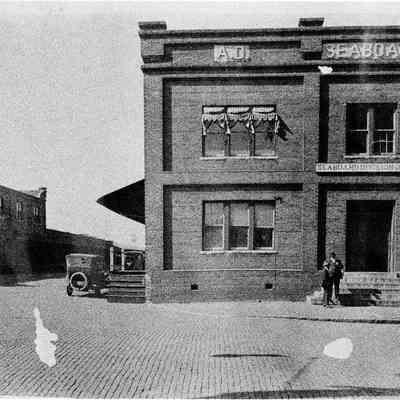 Seaboard Air Line Building at foot of Hogan Street