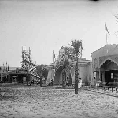 The Height of Fun: Dixieland Park Dixie Dewdrop and Mysterious House