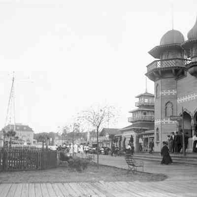 Something for Everyone: Dixieland Park Restaurant and Skating Rink