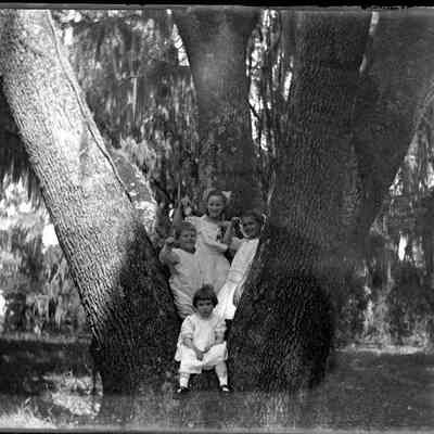 Durkee children at Empire Point/GP1.2615