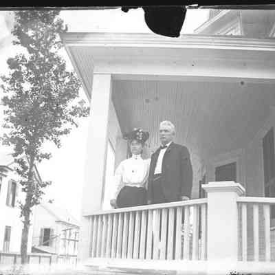 Leah Mary Cox and Uncle John/GP1.3112