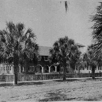 Green Cove Springs Quisiana Hotel from NE