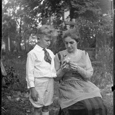 Woman and boy/GP1.3338