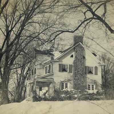 Photo of the side of the house, taken in the 1930s