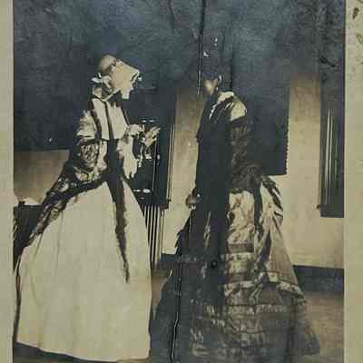 Helen Foreman Ellis and Mrs. Gremmon