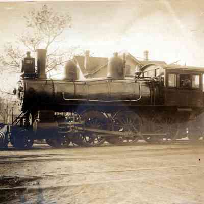 Rail engine coming through Mahwah Station on the Erie line.