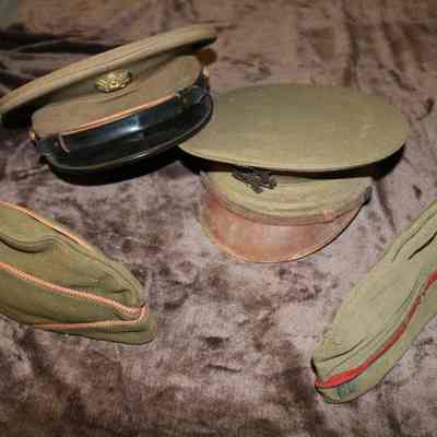 4 WWI hats of Captain Wild