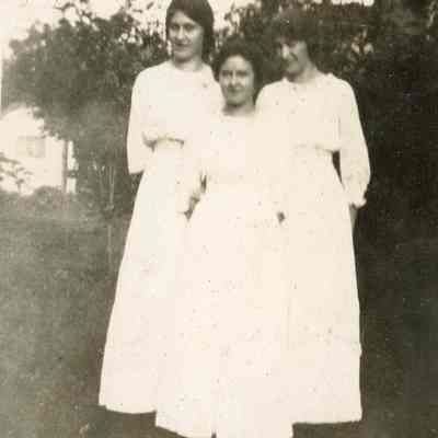 Young Sisters - Violet (center), Alta (left), and Mildred (right)