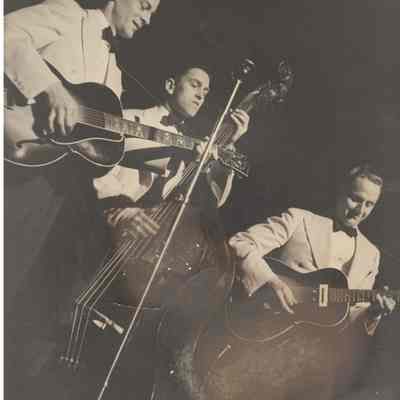 Les Paul on Stage with other musicians