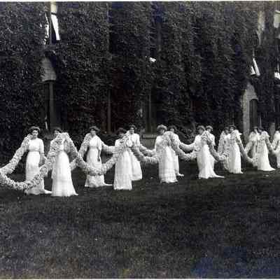 Vassar College procession, 1902