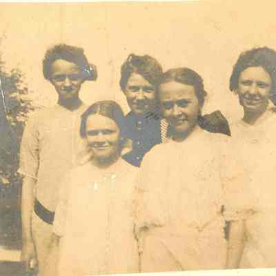 Freda Mae Young DeGarmo with friends