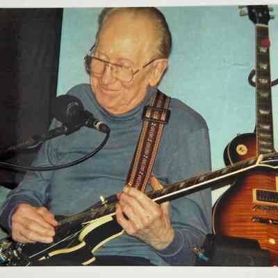 Les Paul Playing Guitar
