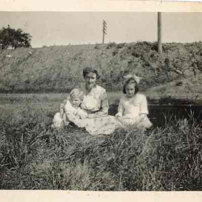 Bessie Hagerman Morriss and children
