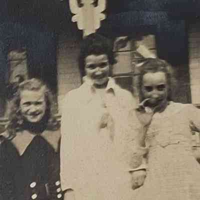 Mildred Peteson, Minnie Hopper Furman and Lillian Furman at the Hopper Homestead
