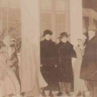 Ratie Winter and companions