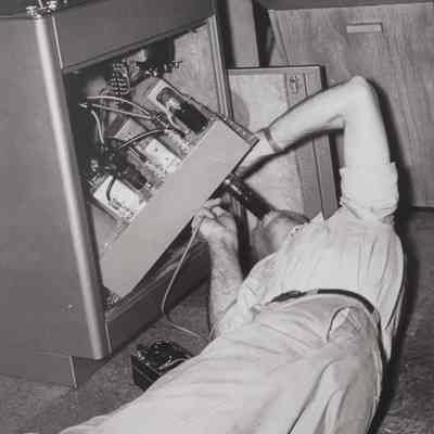 Les Paul working on equipment
