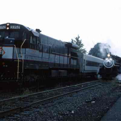 New Jersey Transit #3352 and WR #148 at Ridgewood, NJ