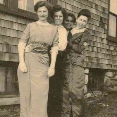 Miriam Schultz, Evelyn Lane, Unknown, and Annie Winter
