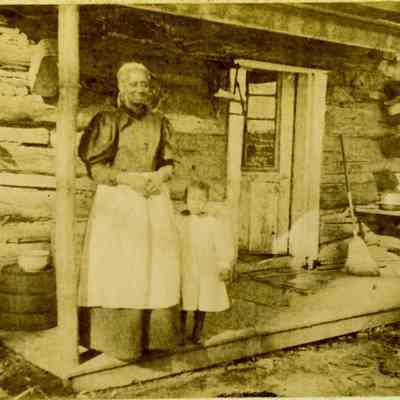 Mother and daughter in Log Cabin