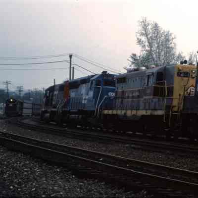 Conrail #6098, Erie #1241 and another freight train at Suffern Yard