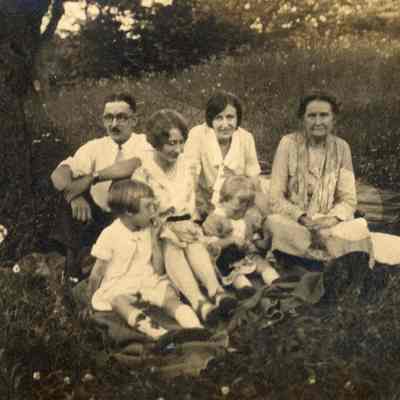 Anna Jane Bodine with family