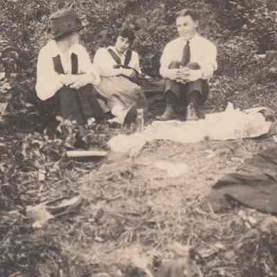 Young Family Group Photos Up to 1920