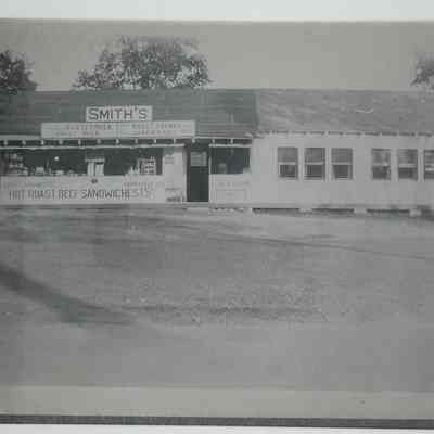The old road stand of Clarence and Myra Hopper Wanamaker after Fritzy Smith bought and enlarged it in 1927