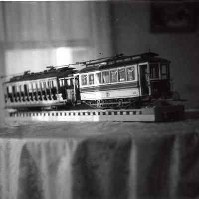 trolley model: Origformat: Artifact
