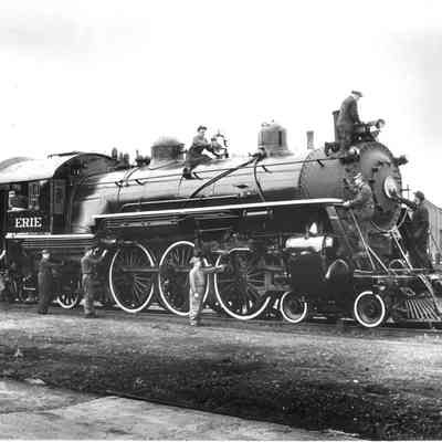 Erie Pacific Engine 2524 with Crew