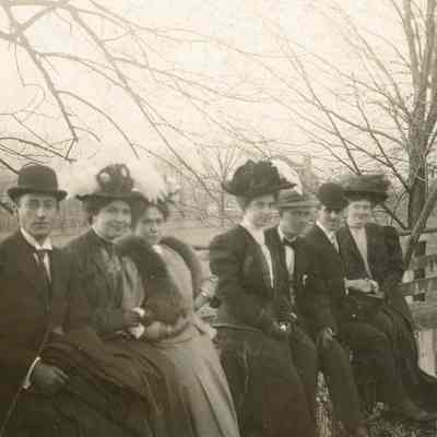Bessie Hagerman Morriss (far right)