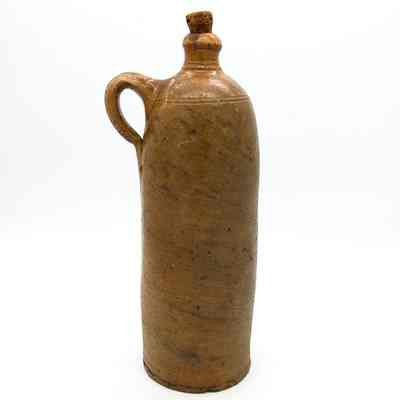 Redware Bottle with Cork | Bouteille Redware avec bouchon