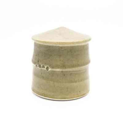 Covered Jar | Contenant couvert