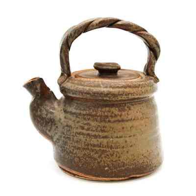 Teapot with Braided Handle | Théière avec poignée tressée