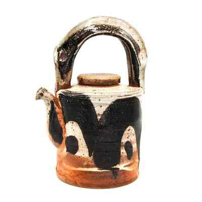 Teapot with Strap Handle | Théière avec poignée en forme de courroie