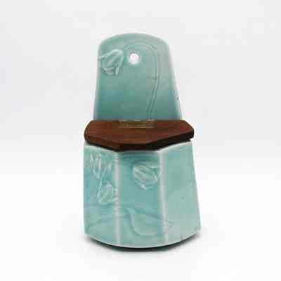 Salt Box with Wooden Lid | Boîte à sel avec couvercle en bois