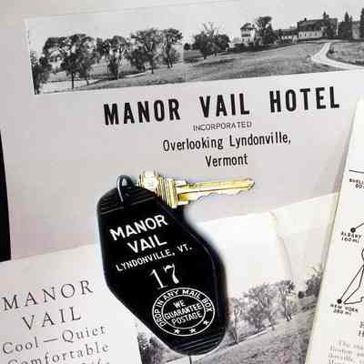 Manor Vail Hotel (Resort) Room Key and ephemera (641)