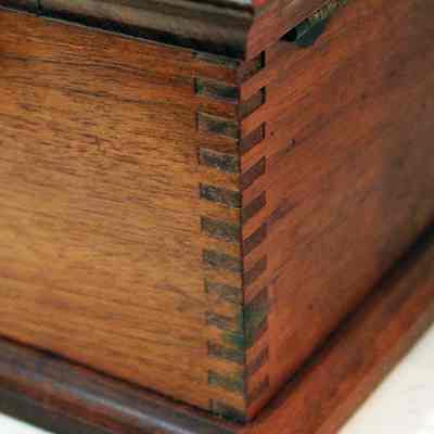 New England Telephone Desktop Ringer - dovetail corner detail