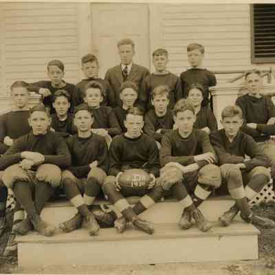 Football team junior school 1920