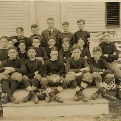 Football team junior school 1920