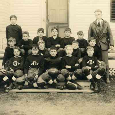 Football team junior school 1918