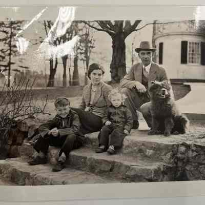 Eames letter to alumni in service January 1943 accompanying photo (Edgar Dunning and family)