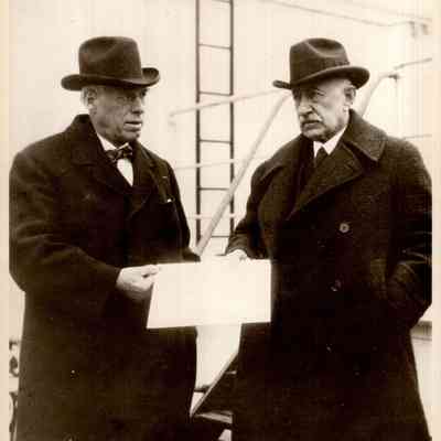 JHHSr with unknown man on ship